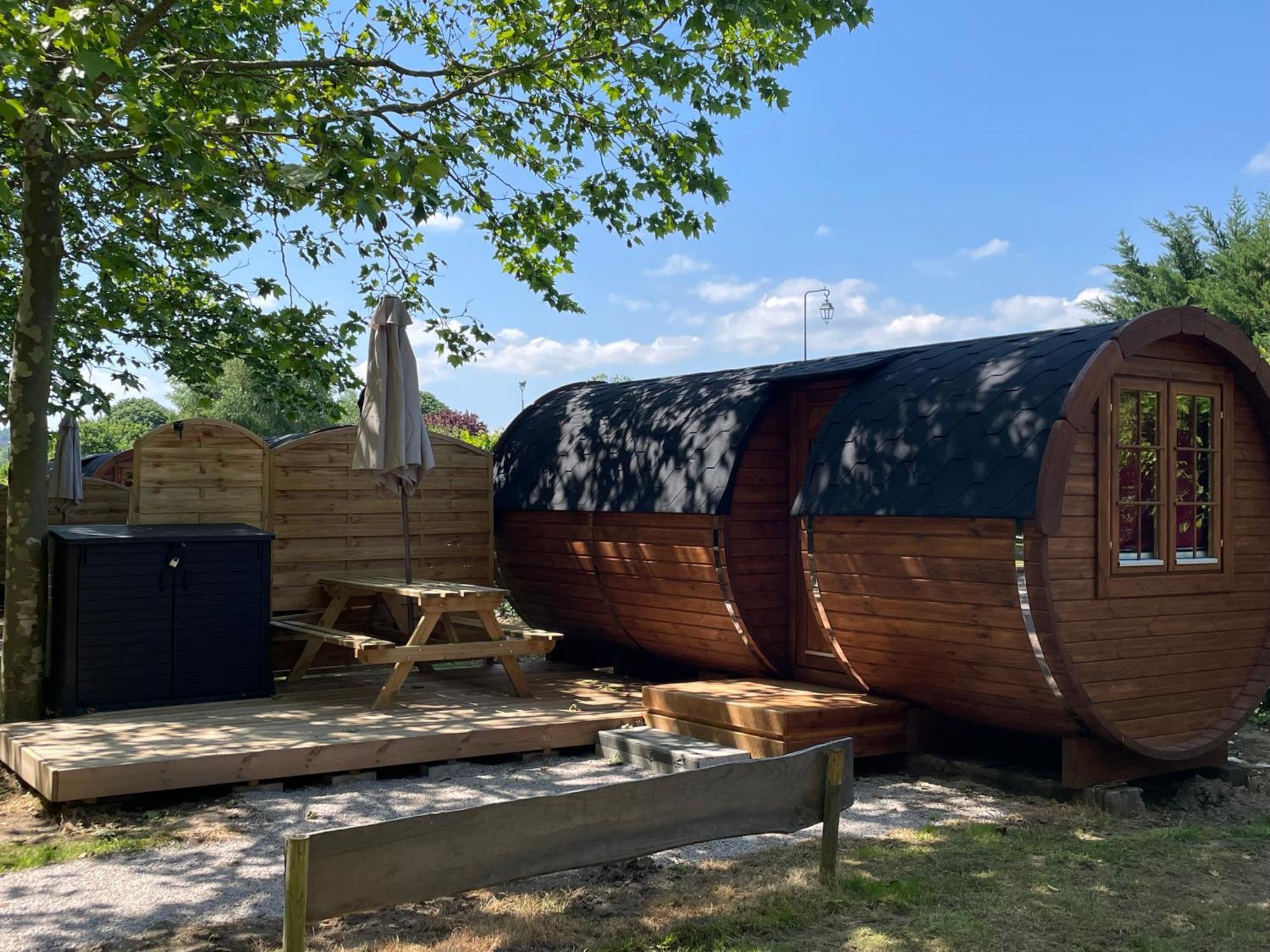 Tonneau Herbergement Insolite Au Camping Des Nieres Ebreuil Exterior foto